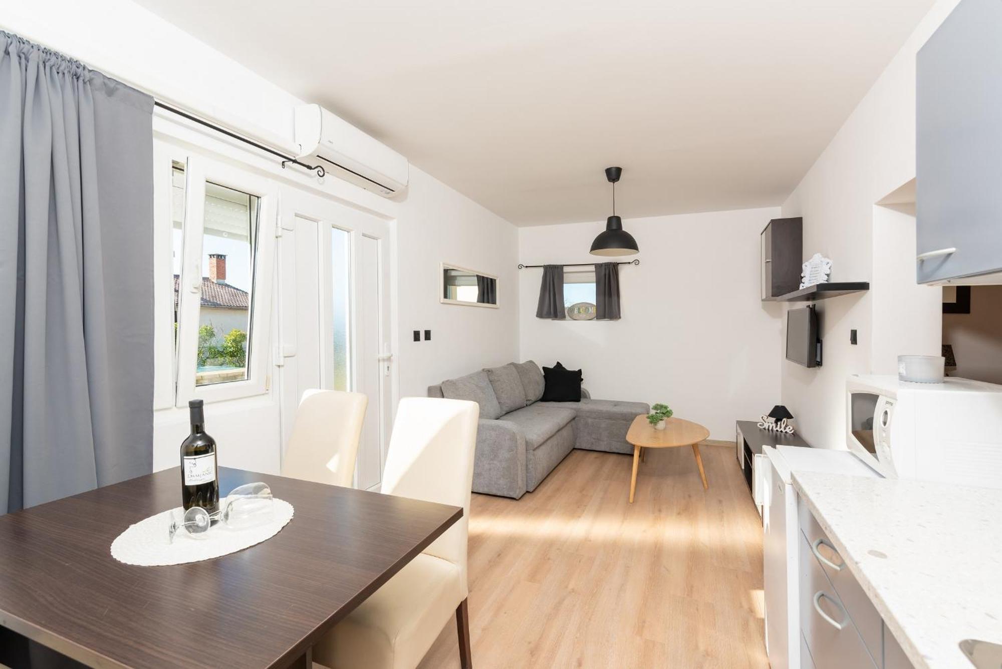 Apartments Dobrec Fuskulin Exterior photo